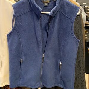 Deep rich navy blue fleece, ladies XL vest,  side zip pockets. Yoked back